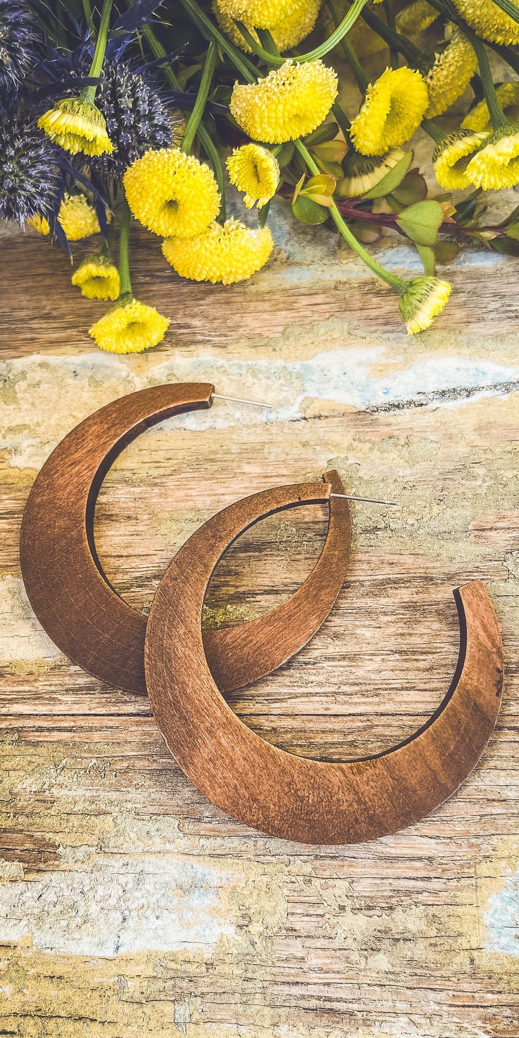 Clásica Wood Hoop Earrings