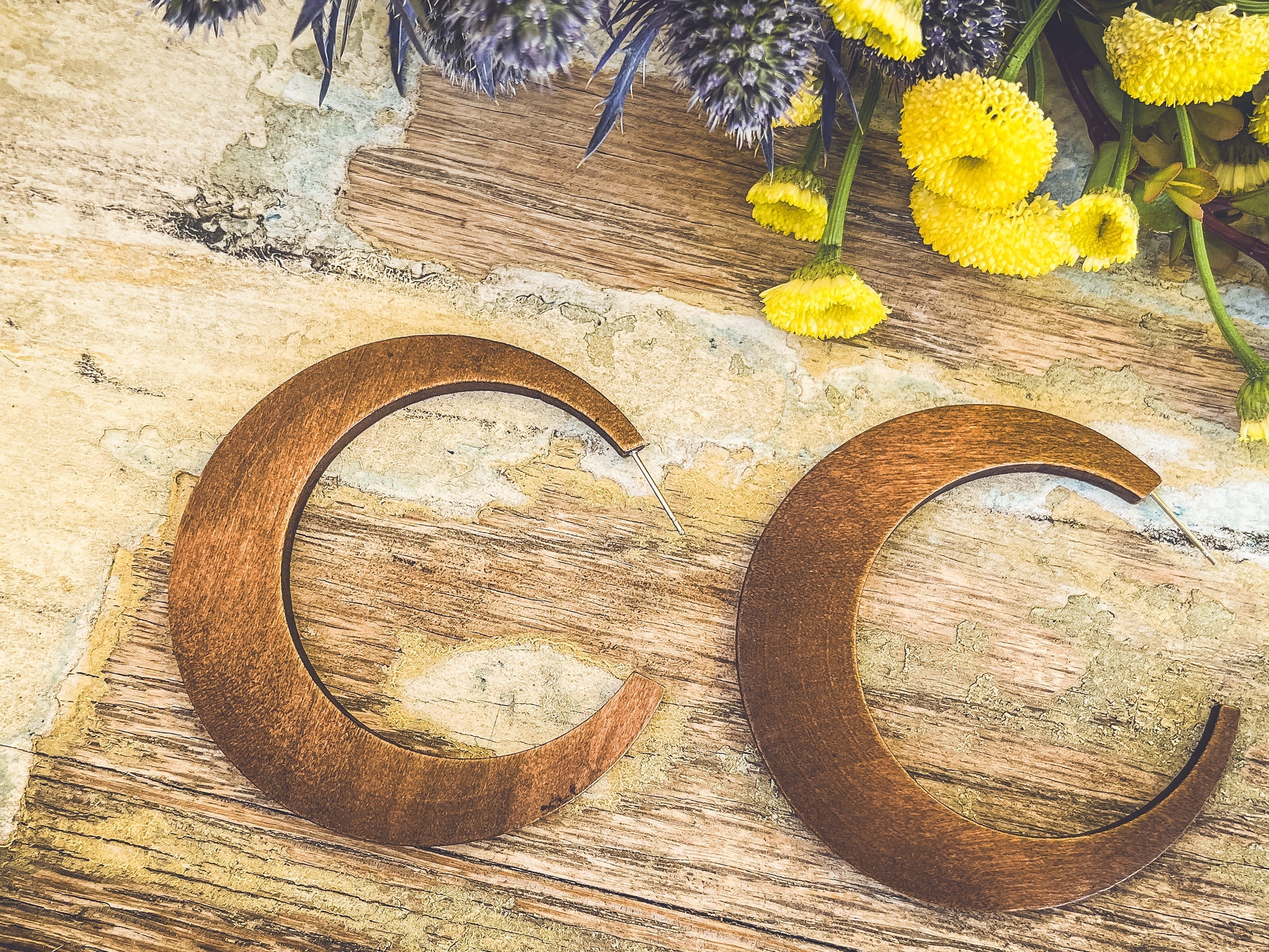 Clásica Wood Hoop Earrings