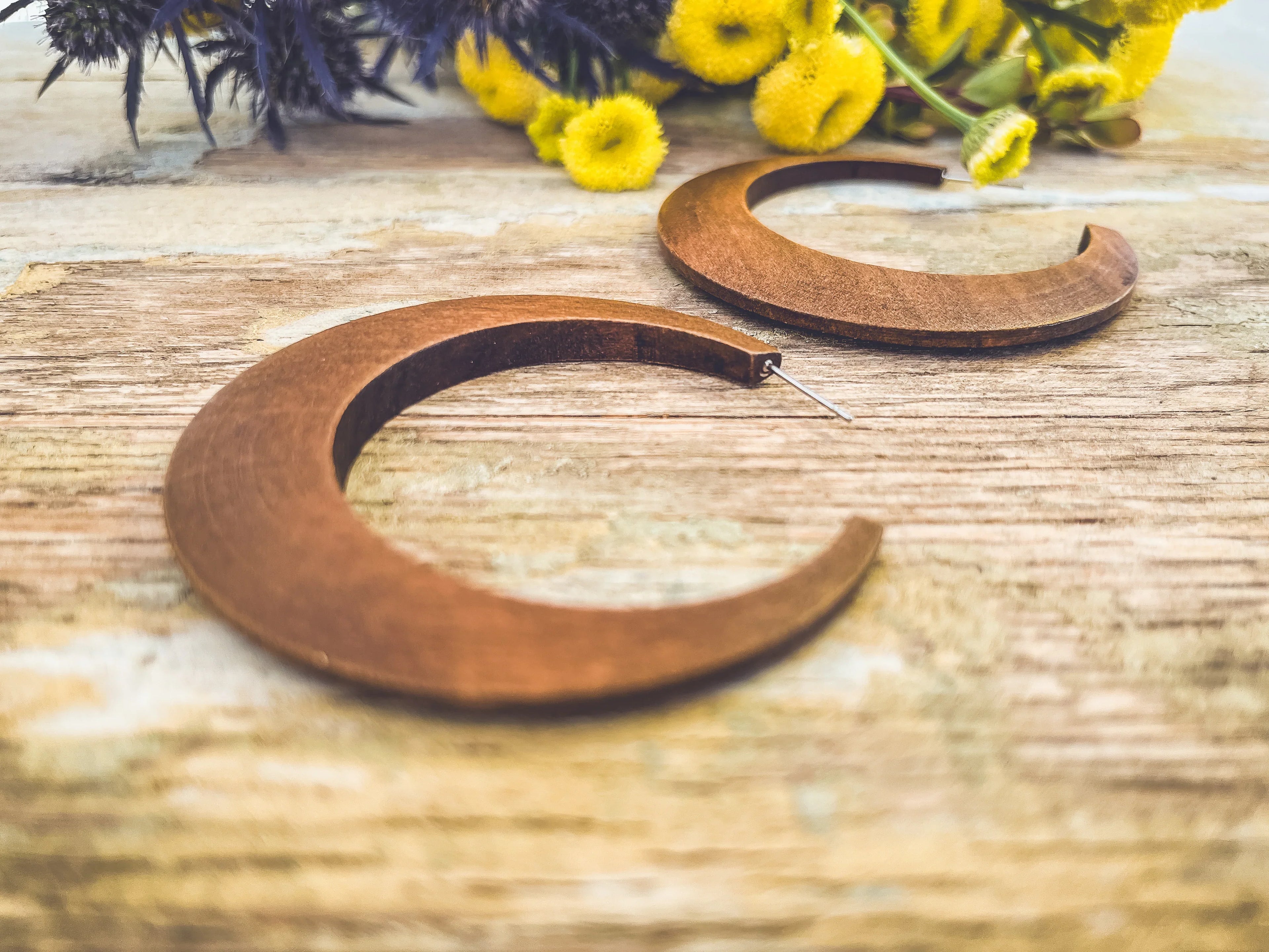 Clásica Wood Hoop Earrings