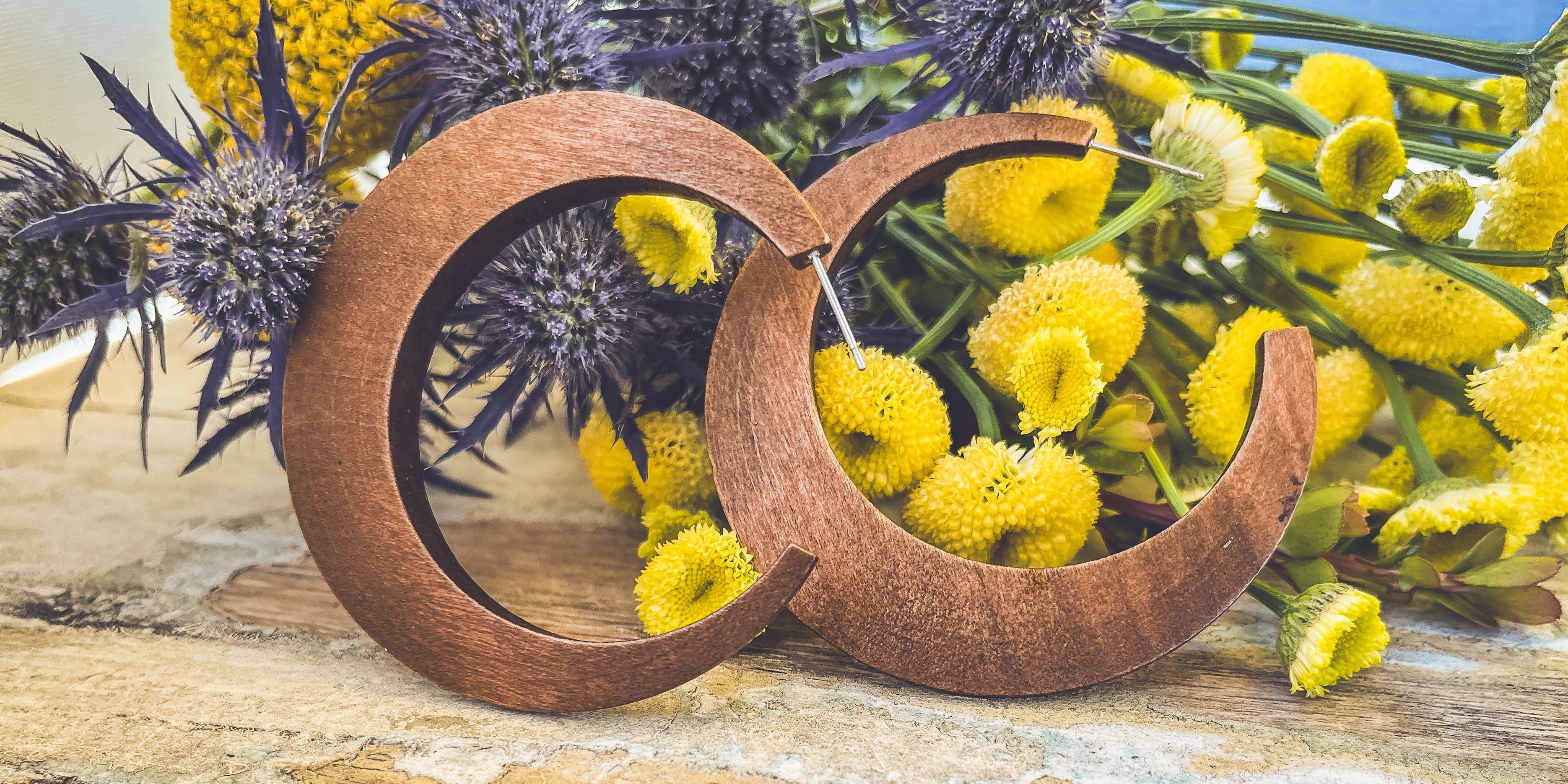 Clásica Wood Hoop Earrings