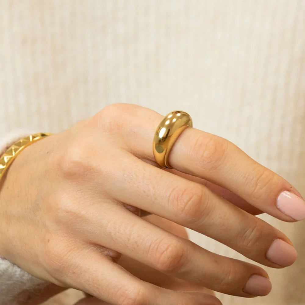 Leila Round 18k Ring