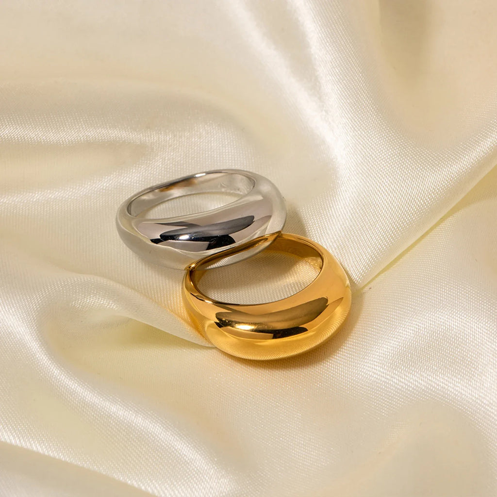 Leila Round 18k Ring